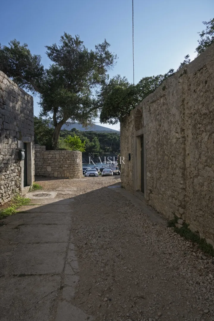 otok cres-lošinj, osor, troetažni stan 148 m2 - slika 17