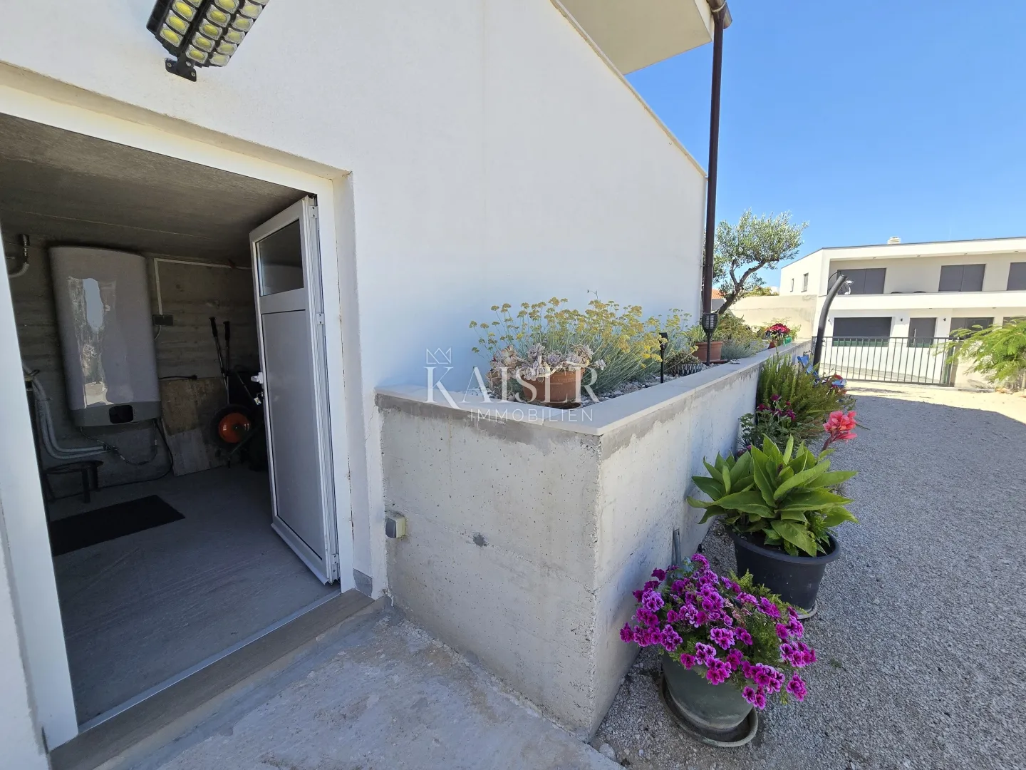 vodice,šibenik - moderna samostojeća prizemnica s garažom i velikom okućnicom - slika 28