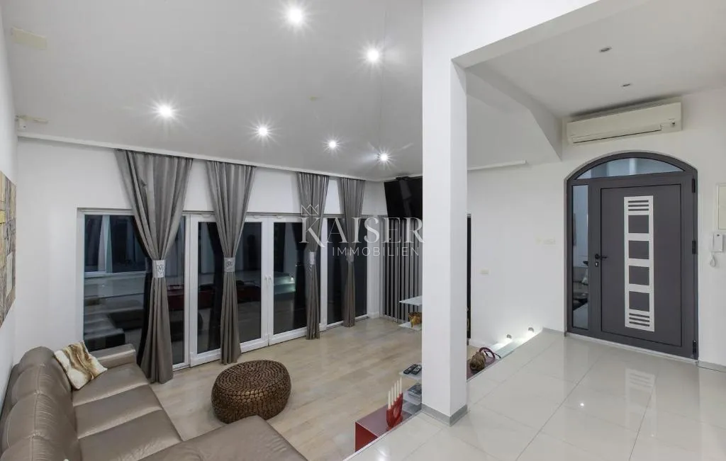 šibenik-rogoznica – luksuzna vila s bazenom, 4 apartmana, tradicionalnom konobom i panoramskim pogledom na more - slika 16