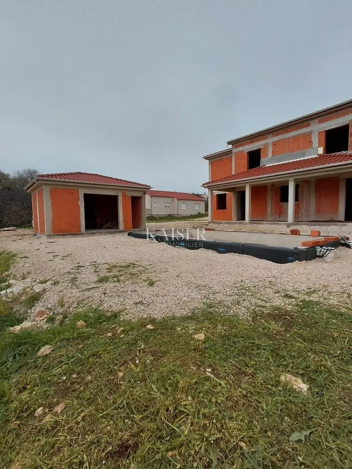 zadar poličnik kuća s bazenom roh bau prilika - slika 9