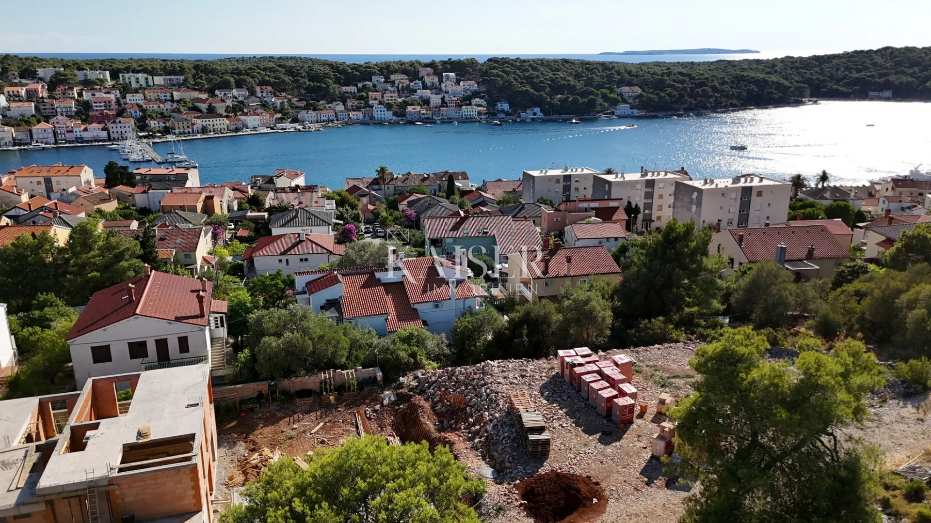 Mali Lošinj - građevinsko zemljište 581 m2 s pogledom na more