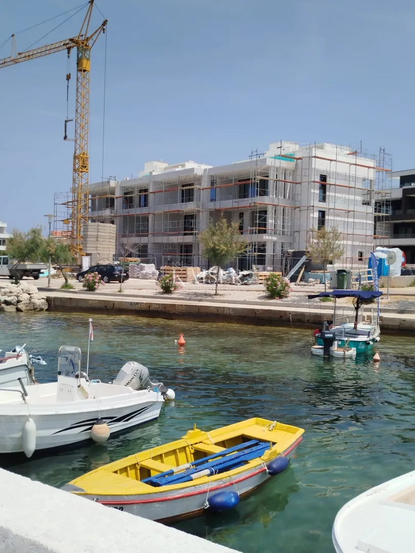 zadar - zaton: prizemni apartman s privatnim bazenom i vrtom, prvi red do mora - slika 7