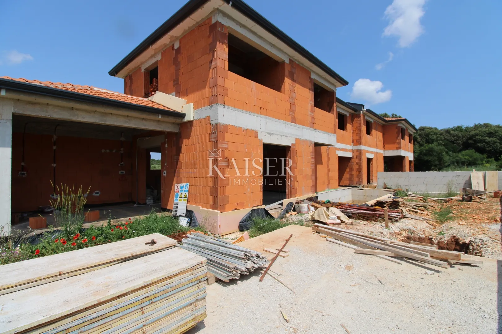 Istra, Pula- dvojna kuća 170m2 s bazenom u rohbau