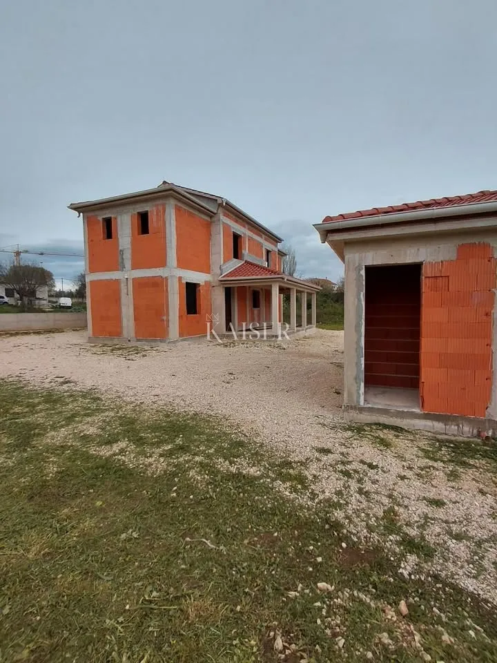 zadar poličnik kuća s bazenom roh bau prilika - slika 8