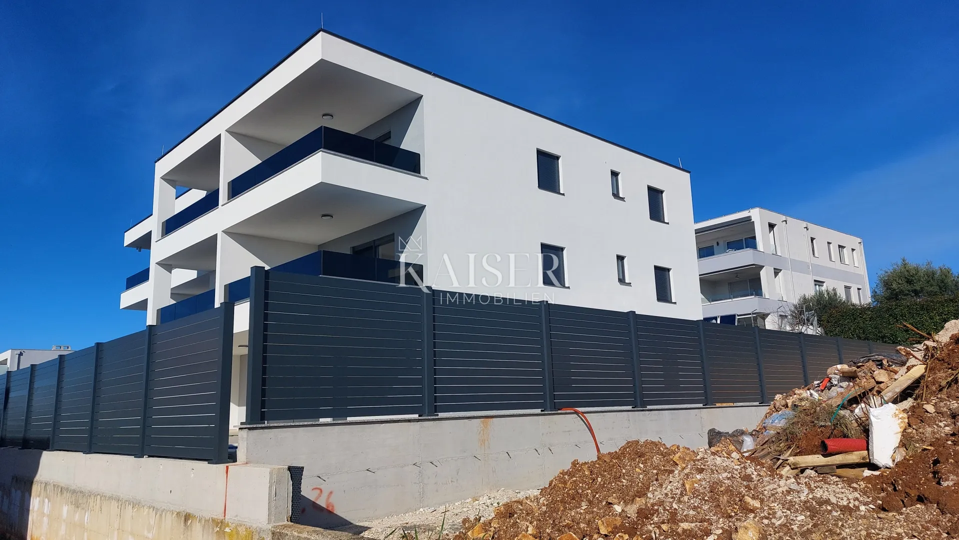 Istra, Novigrad - luksuzan trosoban stan sa dnevnim boravkom, 108 m2, u prizemlju, sa bazenom