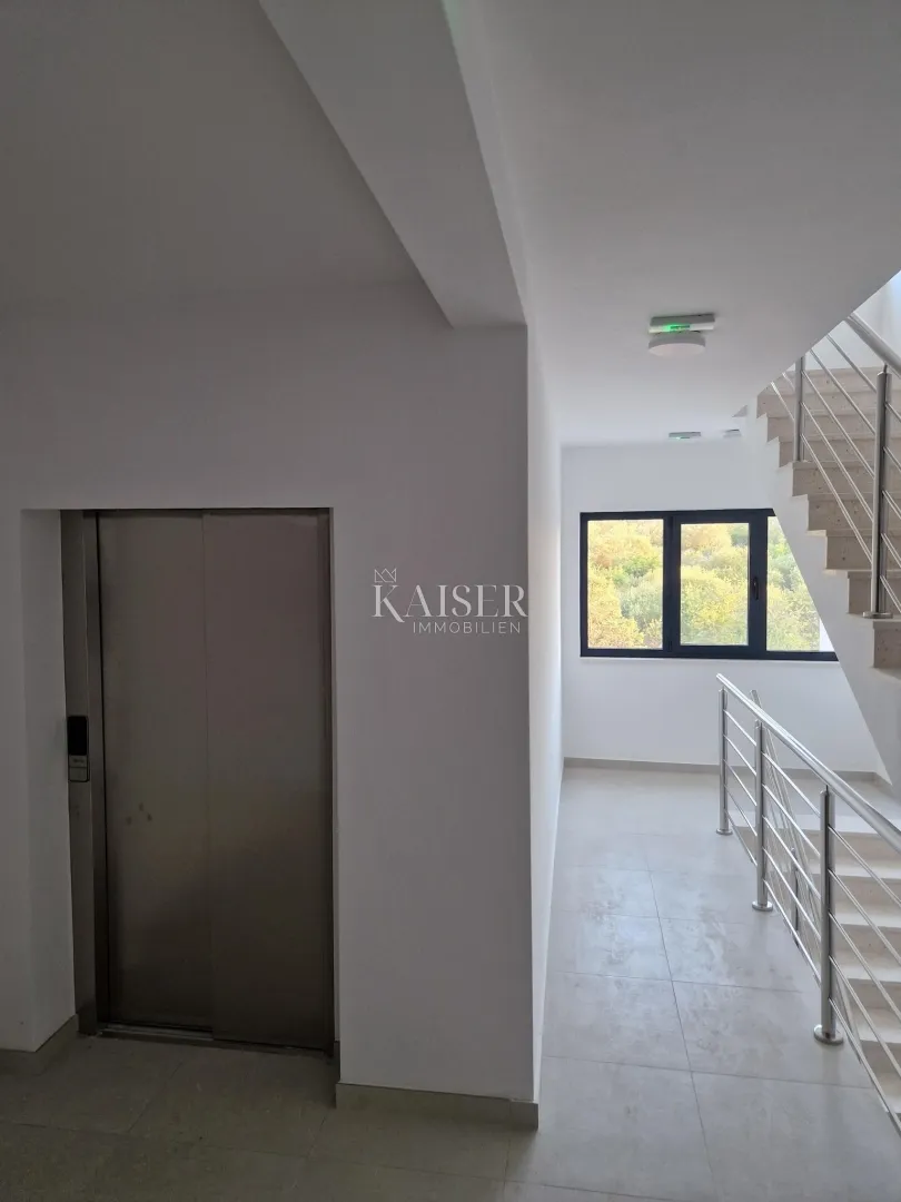 okrug gornji, čiovo - luksuzni penthouse s krovnom terasom i panoramskim pogledom na more - slika 20
