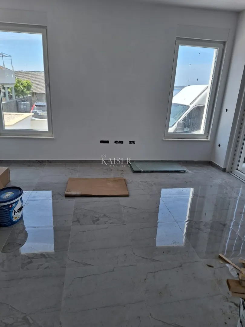 zadar , rtina - vila s bazenom i krovnom terasom - slika 15