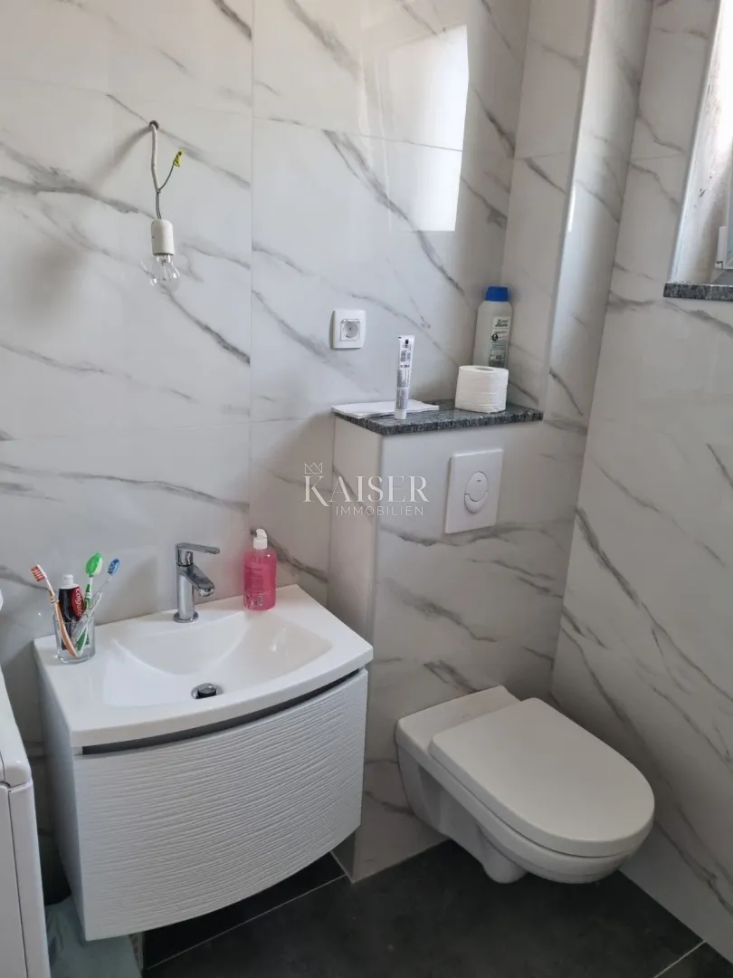 vodice, srima- dvojna kuća s bazenom 250m od mora - slika 12