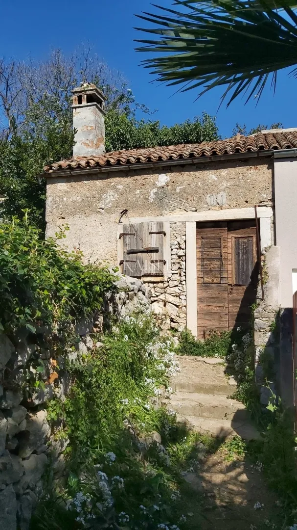 mali lošinj - kamena kuća s pomoćnim objektom i dvorištem - slika 7