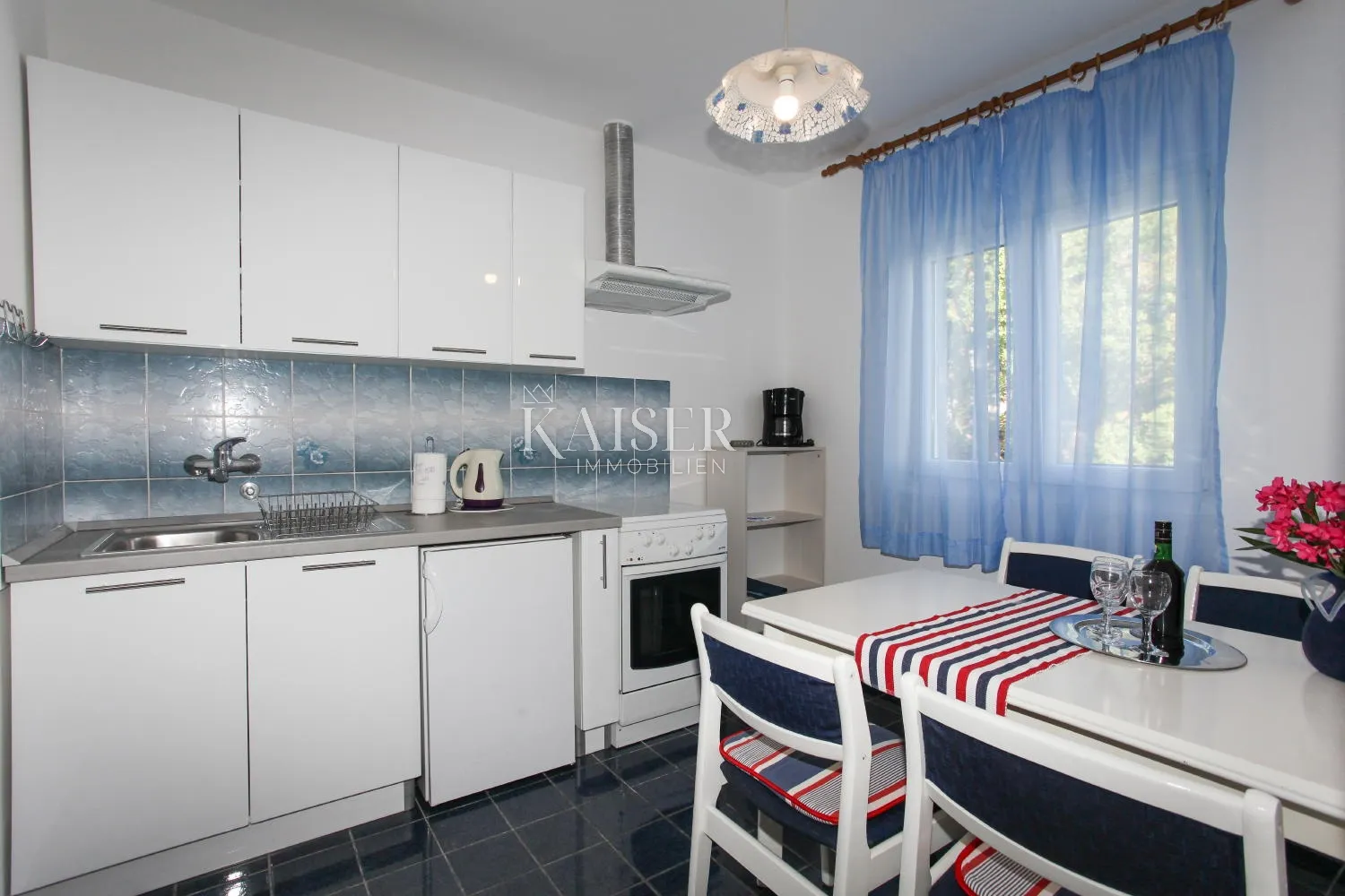 otok pag, pag - kuća s tri stana, 175m2, 300m od mora - slika 8