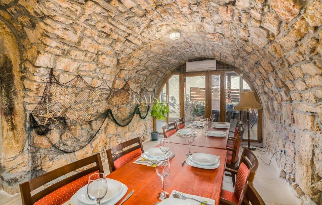 Pinezići, Otok Krk- adaptirana kamena kuća 145m2 s bazenom - Pinezići, Krk