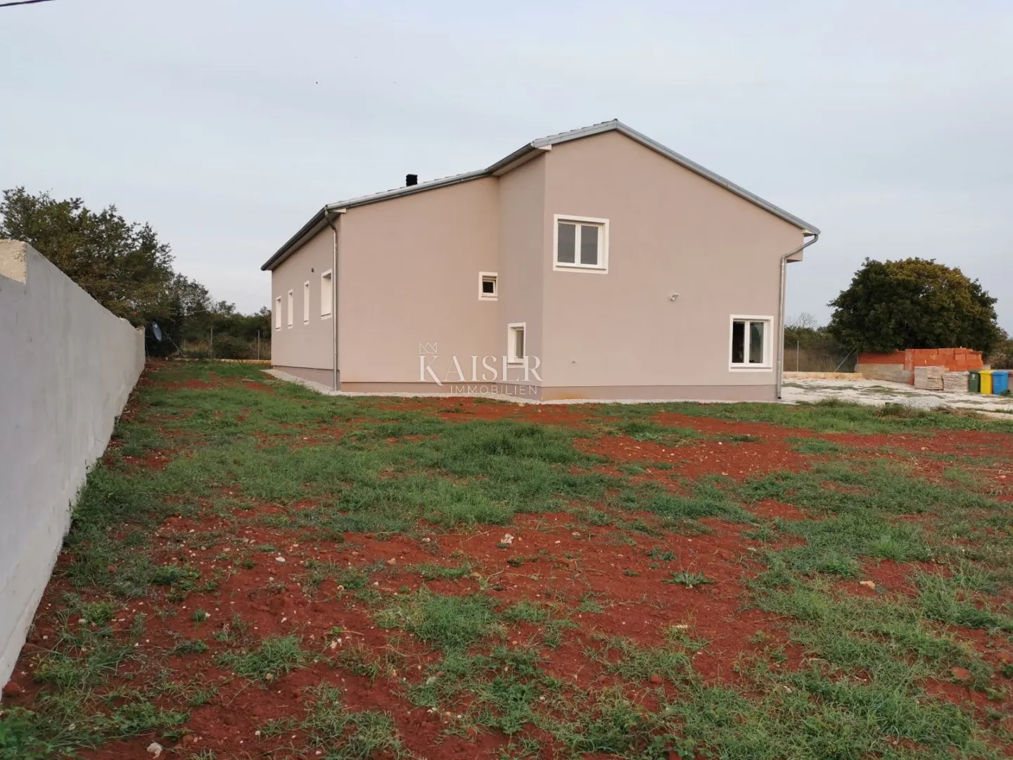 pula - kuća sa dva trosobna stana - slika 4