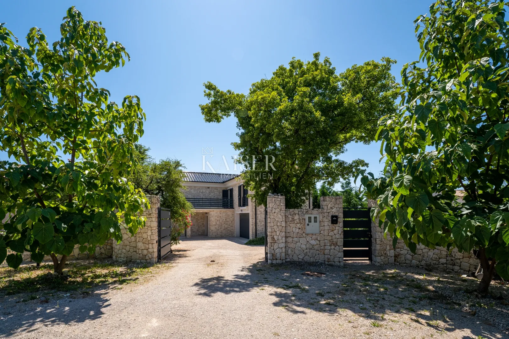 otok krk, kras - impresivna villa u oazi mira - slika 48