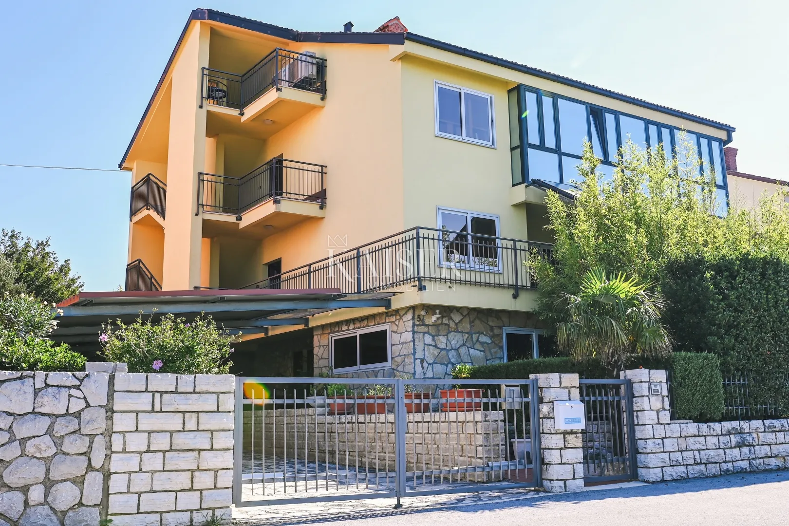 Kraljevica, moderna vila s bazenom, saunom i vinotekom