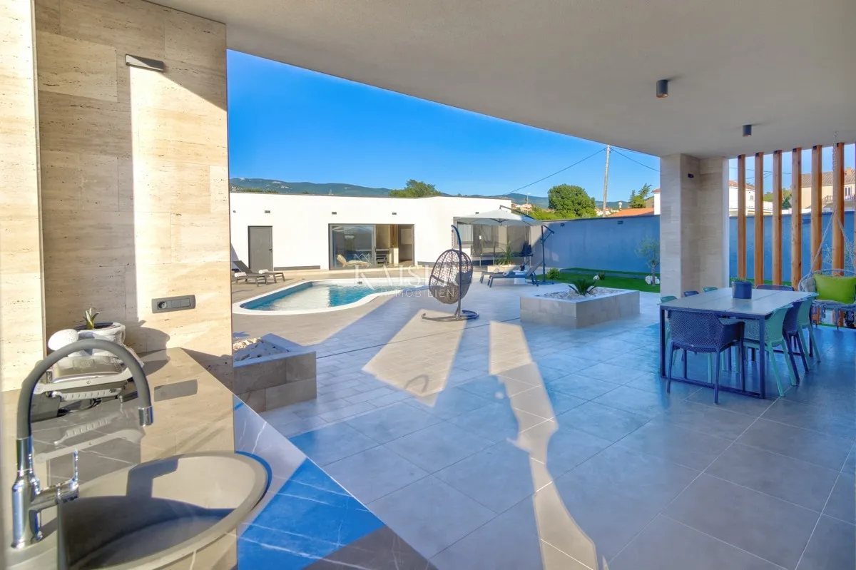 novi vinodolski - villa sa bazenom 300m2 - slika 5