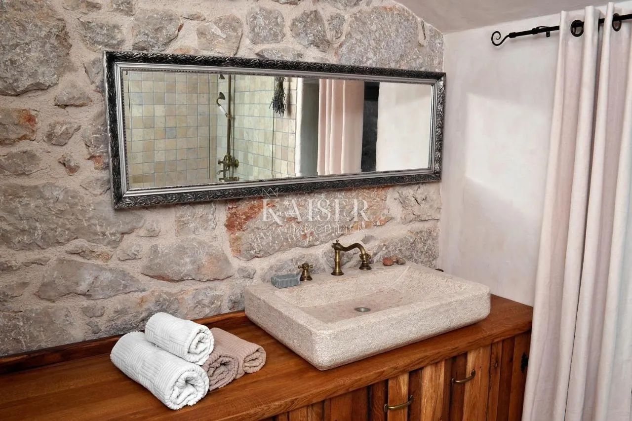 otok krk, malinska- kamena kuća 120m2 s bazenom - slika 19