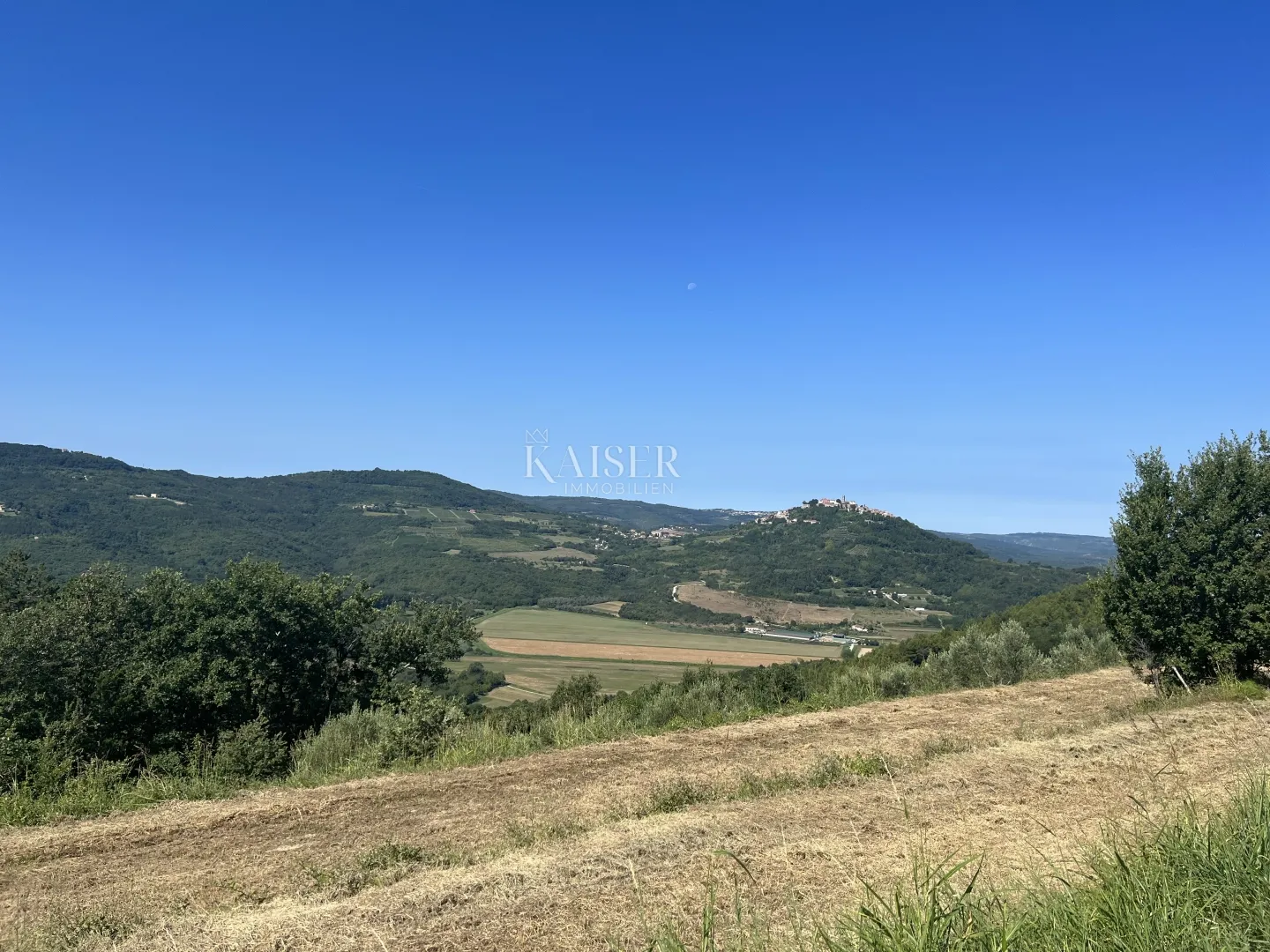 istra, motovun građevinsko zemljšte za 4 vile - slika 3