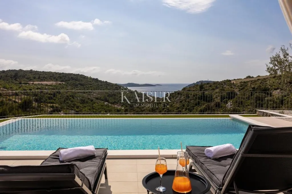 šibenik-rogoznica – ražanj: autentična vila 230 m² s bazenom, pogledom na more i luksuznim interijerom - slika 3