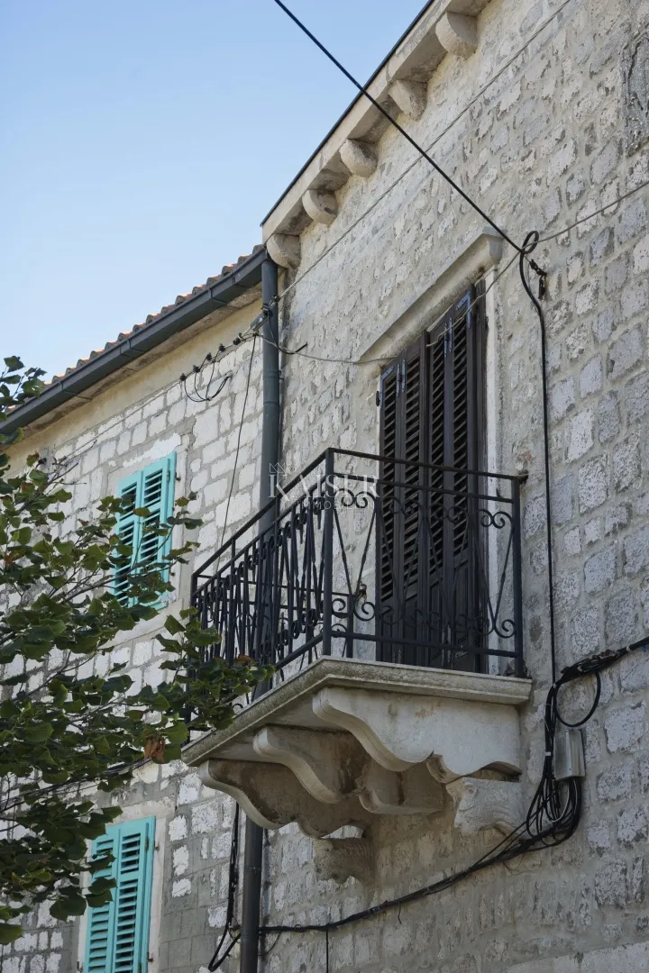 otok cres-lošinj, osor, troetažni stan 148 m2 - slika 3