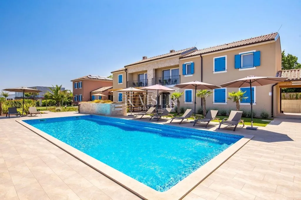 Istra - Poreč, ekskluzivna vila sa 6 apartmana blizu mora