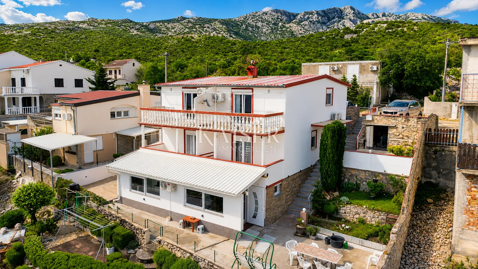 senj, stinica - samostojeća kuća sa 5 apartmana i pogledom na more - slika 2
