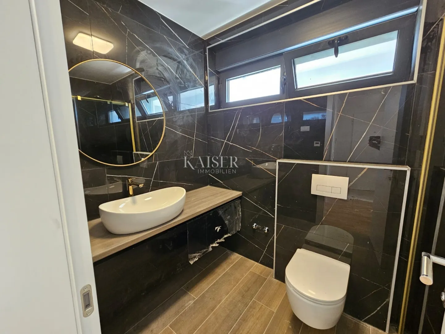 krk - dvoetažni stan 171 m2 sa krovnom terasom i bazenom - slika 18
