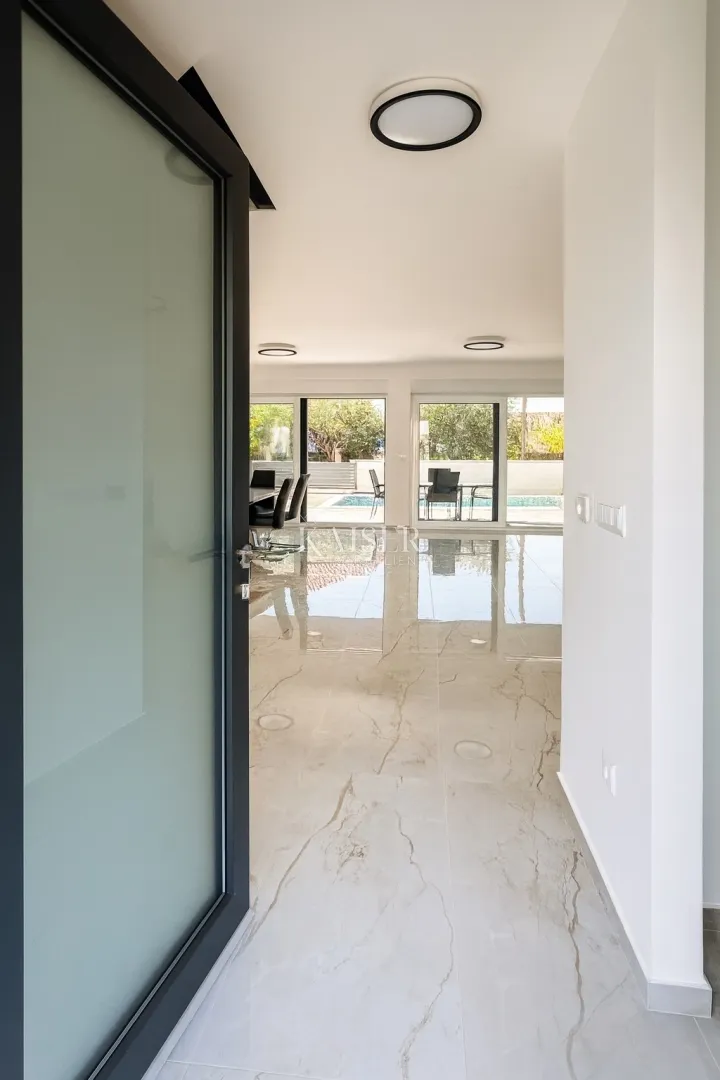 zadar – privlaka | moderna kuća s bazenom - slika 9