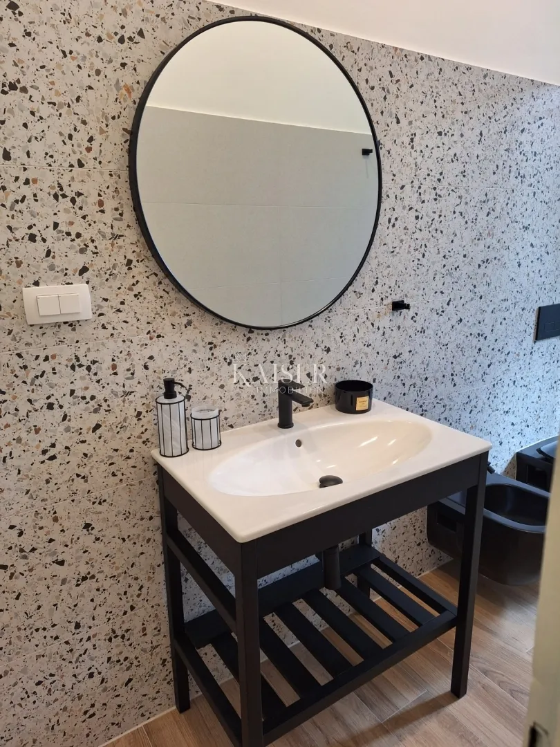 rijeka, centar - potpuno renoviran građanski stan 82 m², odmah useljiv - slika 8