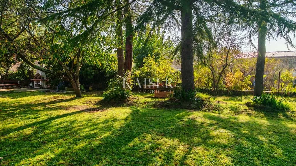 istra,poreč- kuća 200m2 s građevinskom parcelom 2600m2 - slika 14