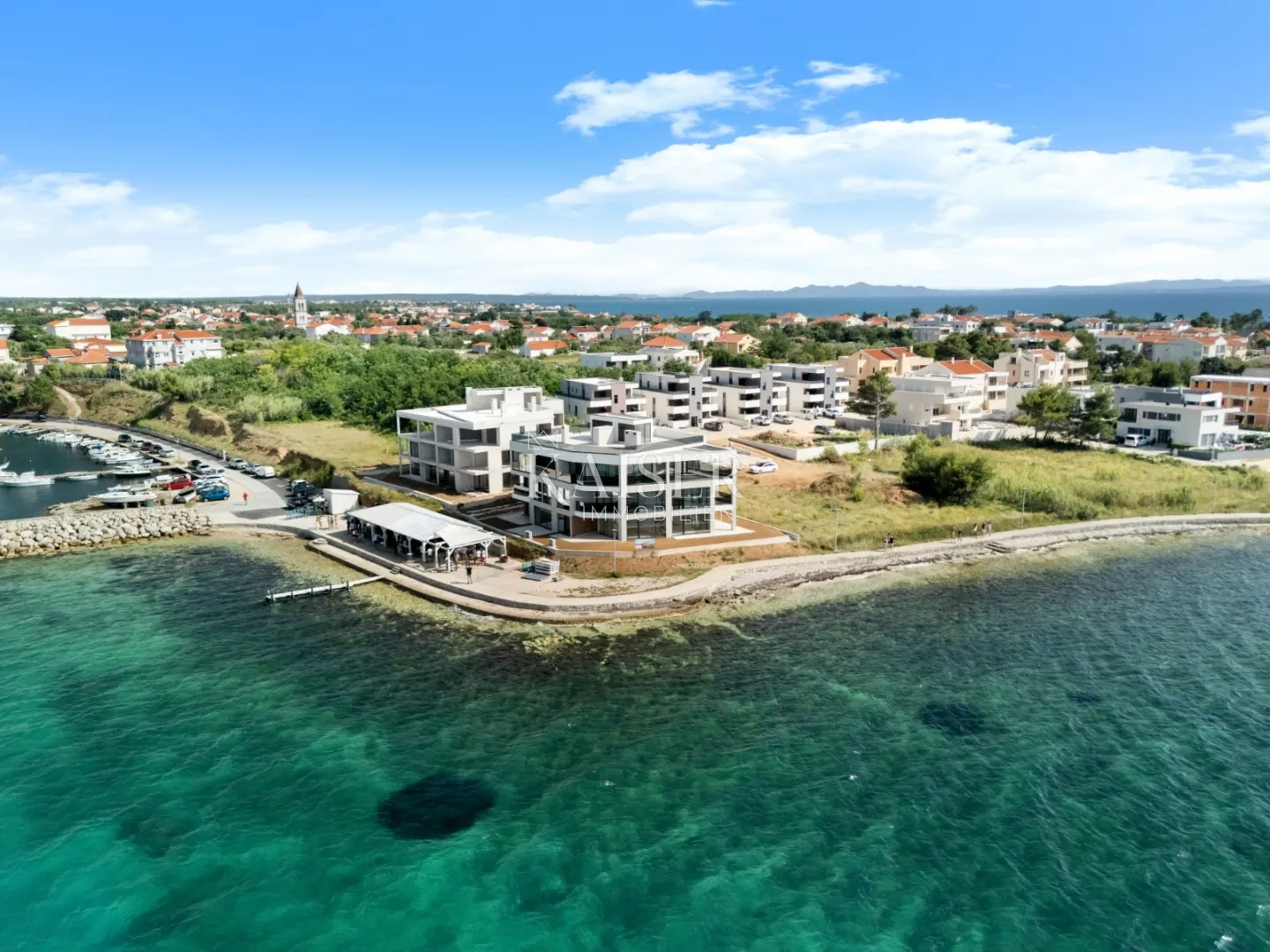 Zadar – Privlaka | Prvi red do mora – moderan stan s privatnim vrtom
