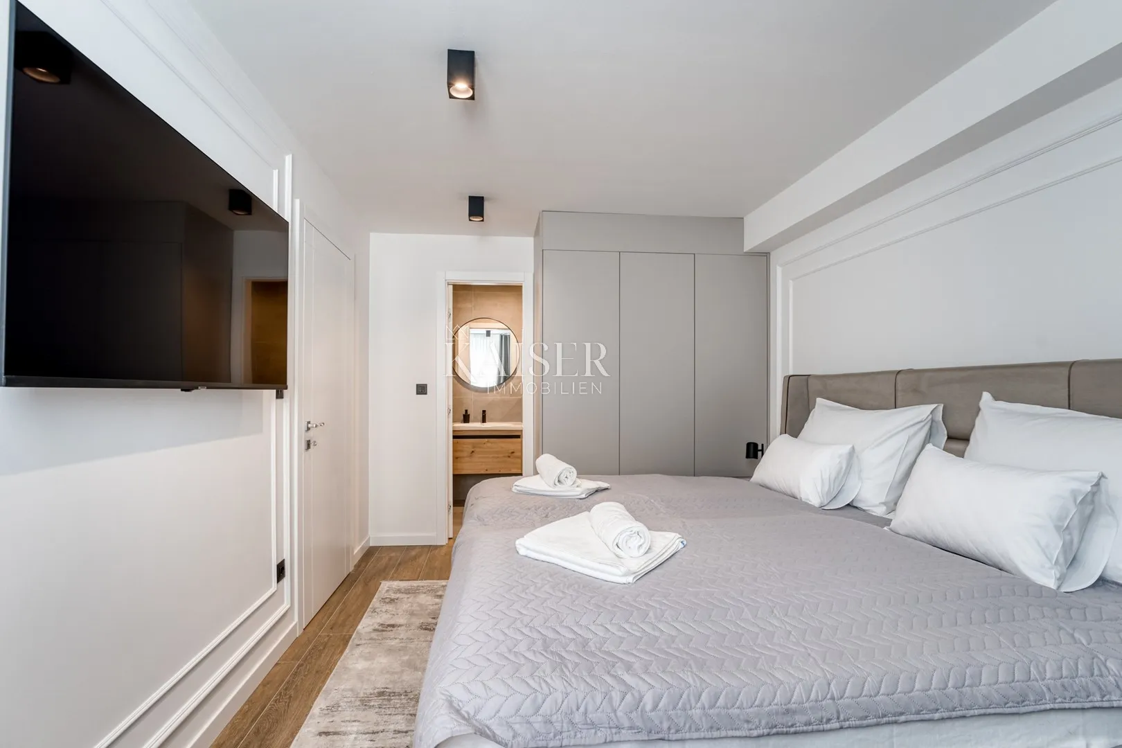 otok krk, grad krk - ekskluzivan dvoetažni apartman - slika 16