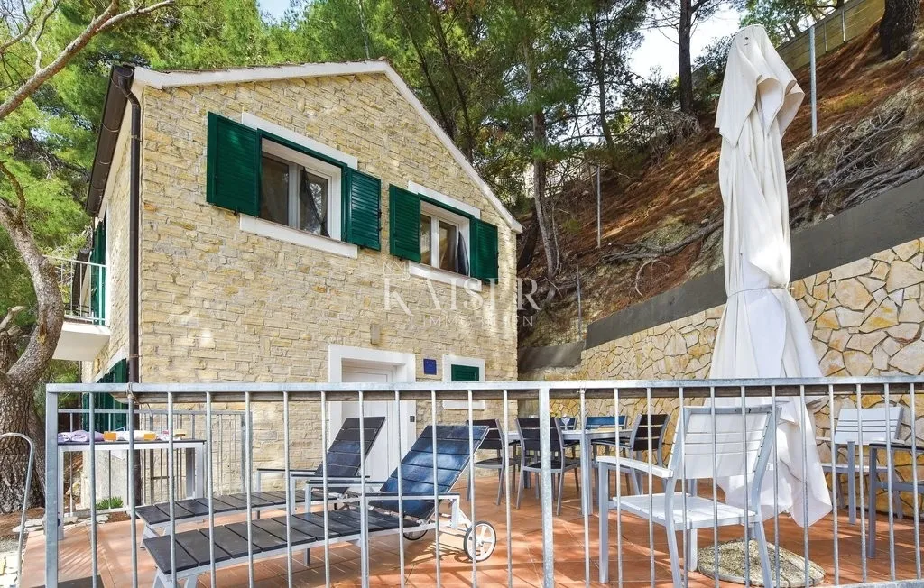 otok hvar - kuća prvi red do mora - slika 20