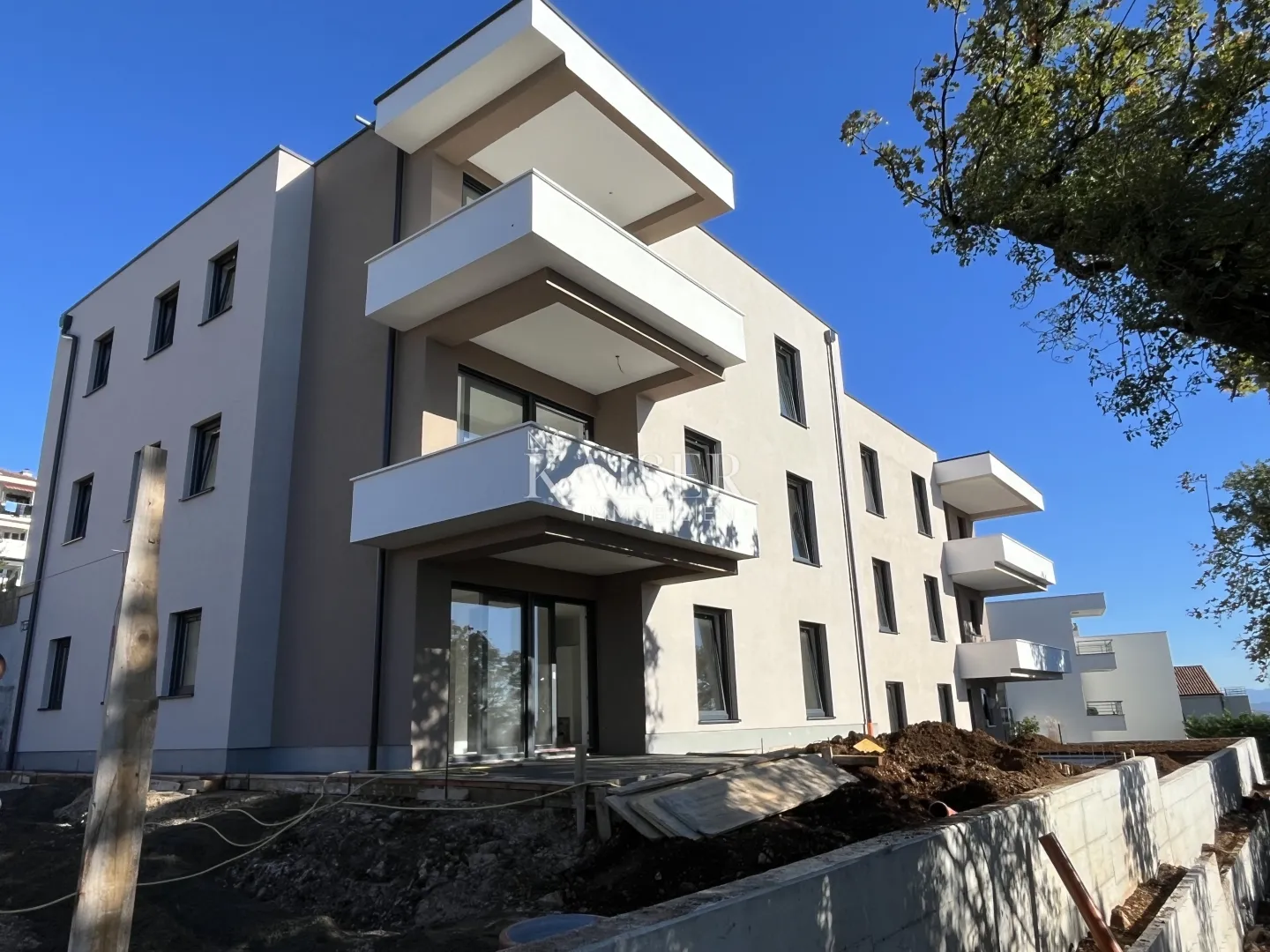 Rijeka, Drenova - stan 104 m2 s okućnicom u novogradnji