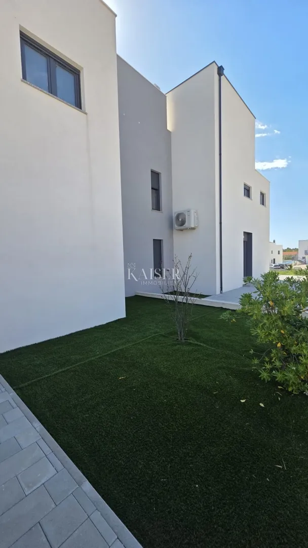 zadar, vrsi- vila 180 m2 sa bazenom i pogledom na more - slika 16