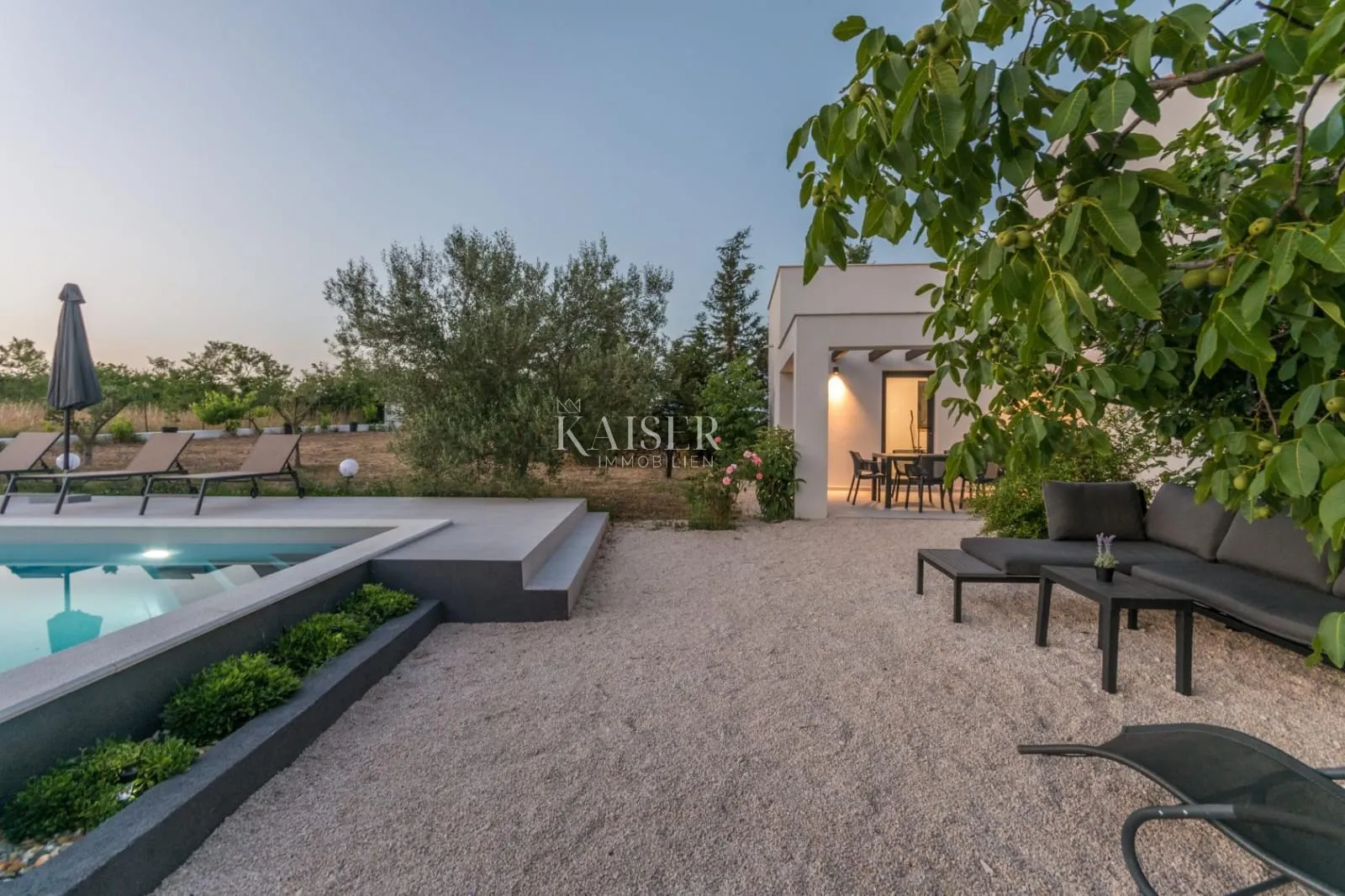 Zadar -luksuzna vila s bazenom u oazi zelenila - Crno, Zadar
