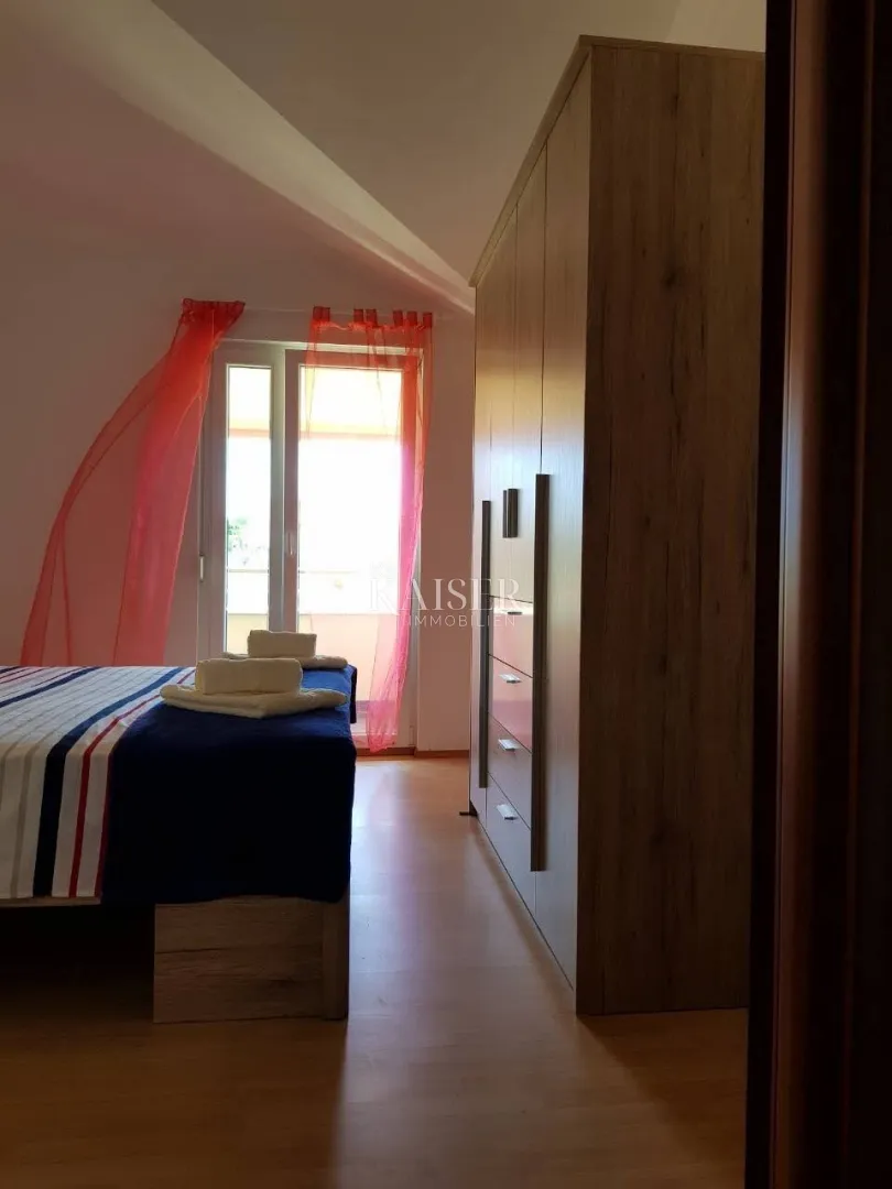 trogir,čiovo- trosoban stan (93 m2) s pogledom na more, blizu plaže - slika 11