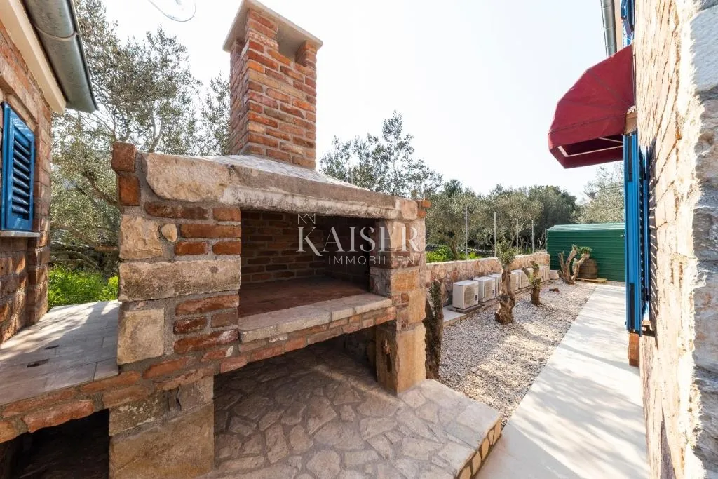 autentična kamena vila s bazenom, samo 30 metara od mora, otok pašman – ždrelac - slika 25