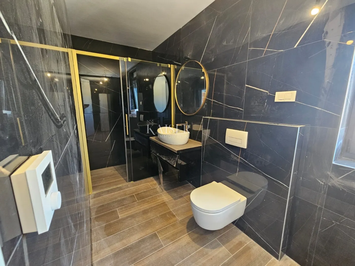 krk - dvoetažni stan 171 m2 sa krovnom terasom i bazenom - slika 17