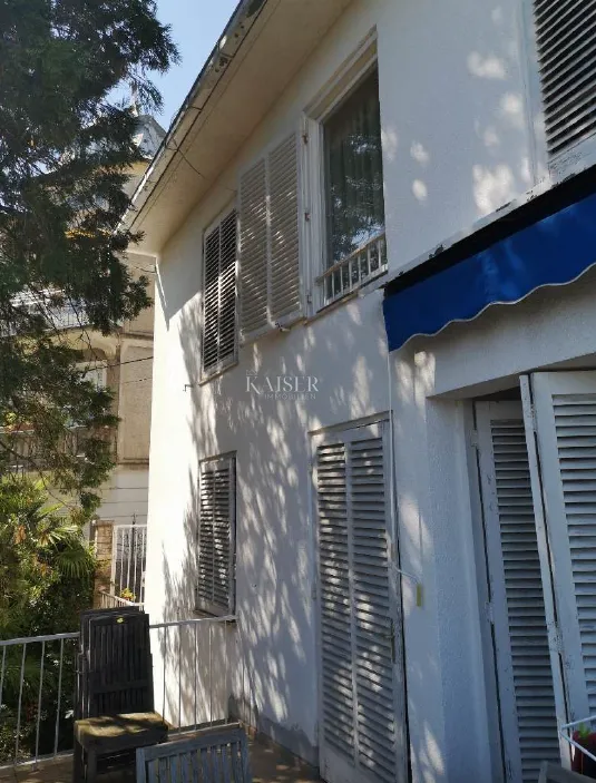 opatija – obiteljska vila s 2 stana u centru opatije - slika 14
