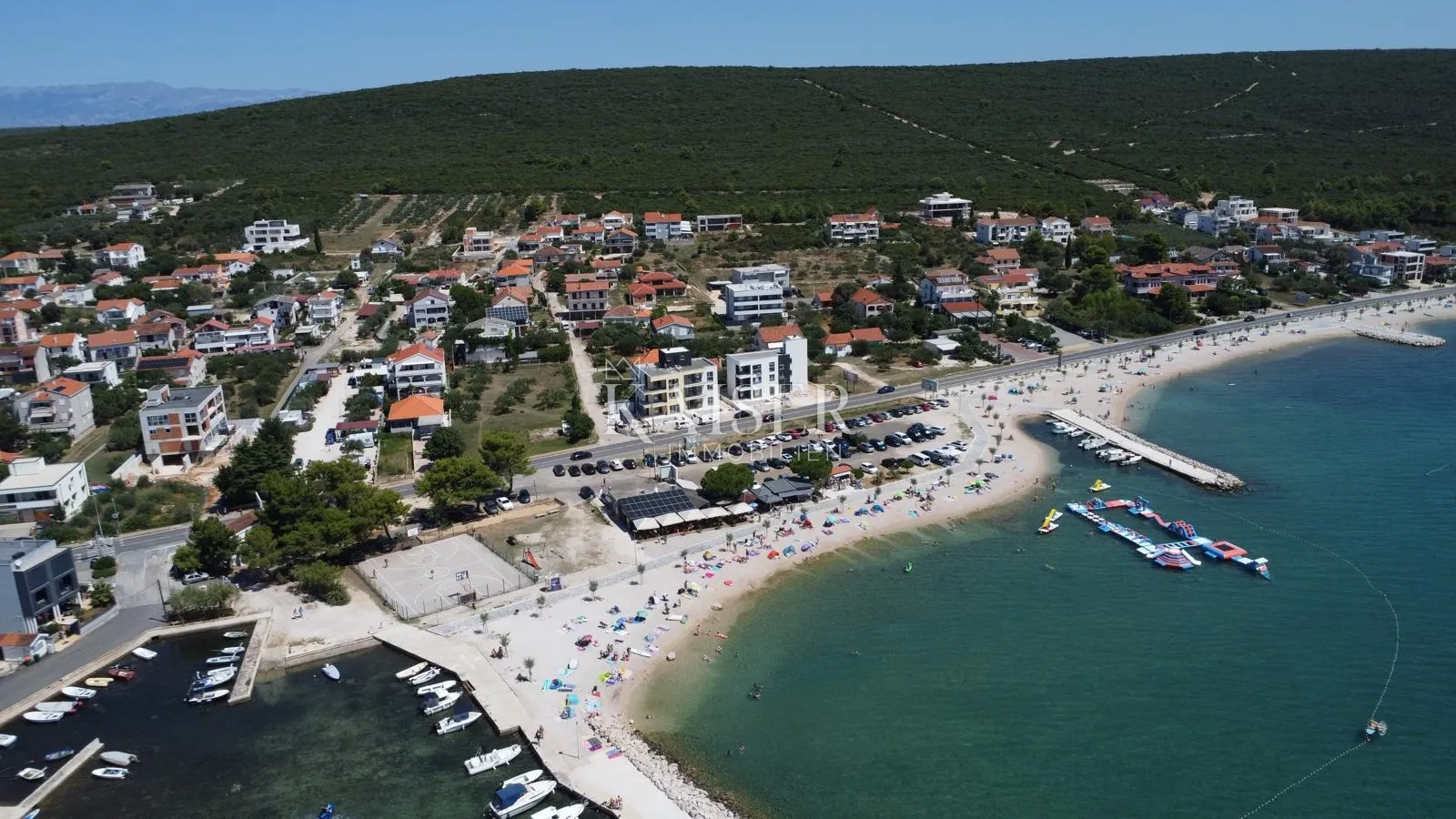Zadar, Sukošan stan s privatnim vrtom i bazenom