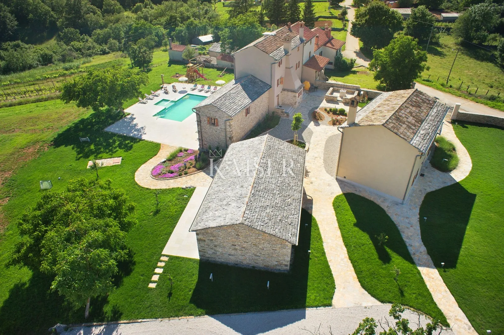 grožnjan, istra, prekrasno imanje sa vilama i bazenom - slika 2