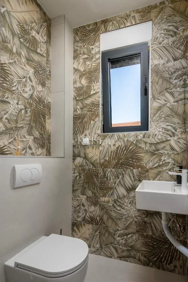 zadar, pridraga - moderna vila s bazenom, drugi red do mora - slika 26