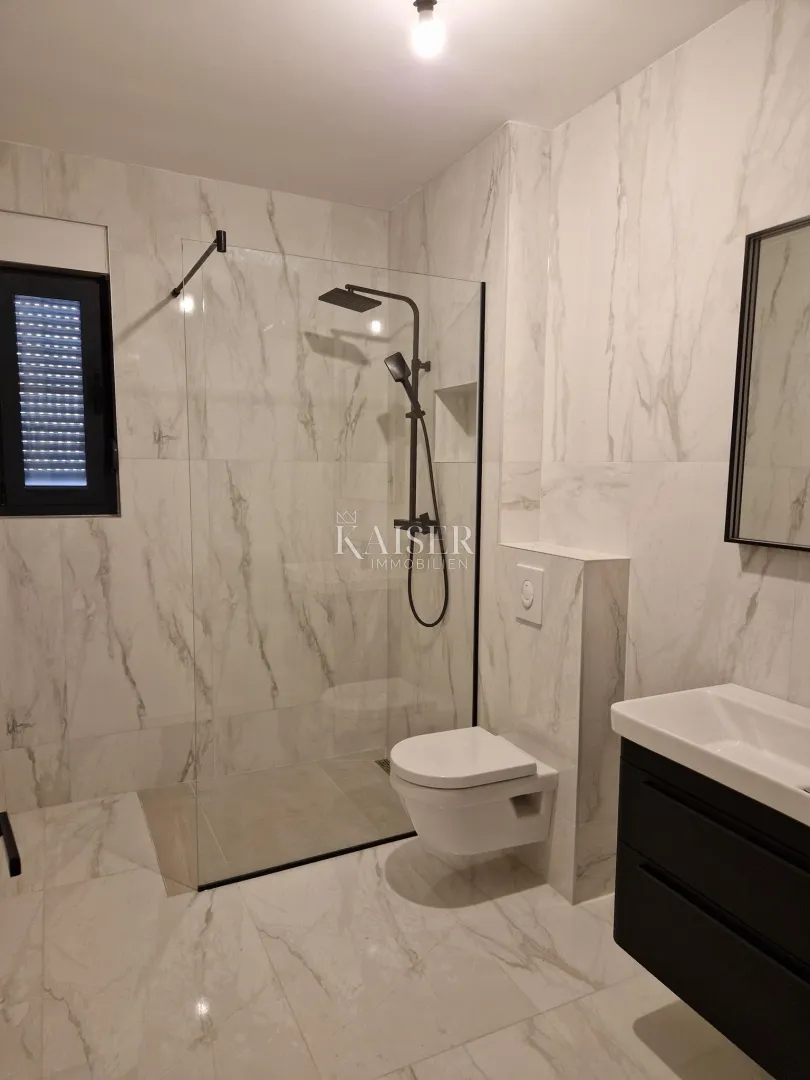 okrug gornji, čiovo - luksuzni penthouse s krovnom terasom i panoramskim pogledom na more - slika 16