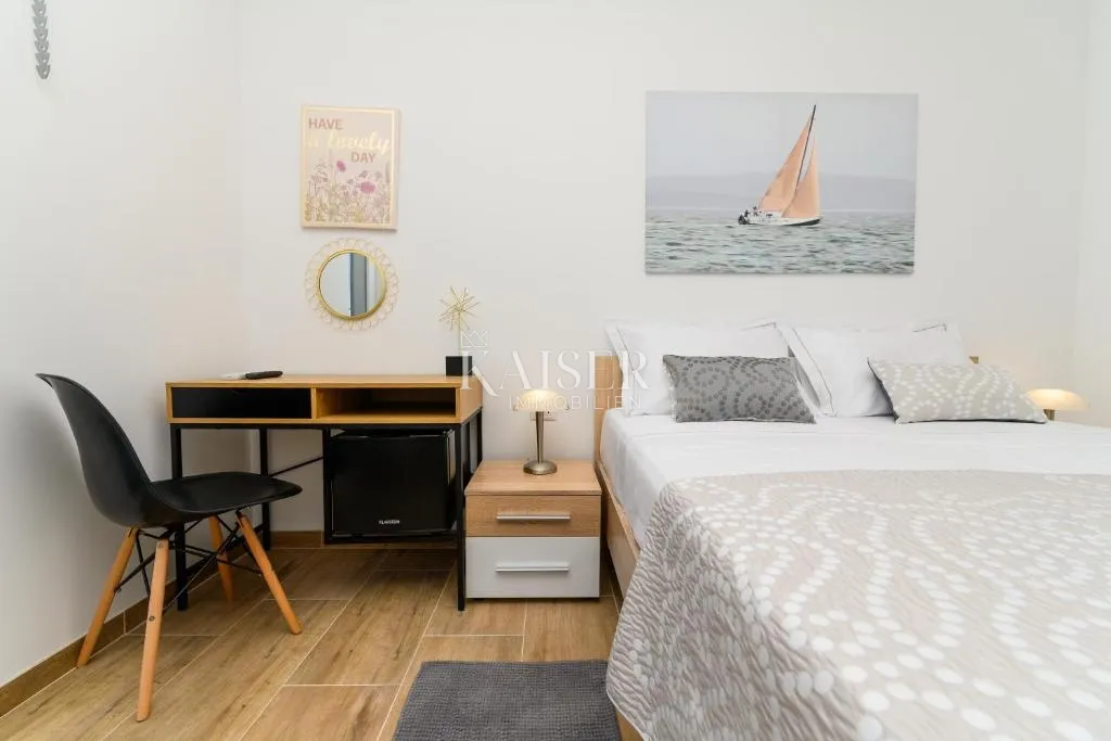 otok cres, miholašćica, luksuzna kuća sa tri stana - slika 17