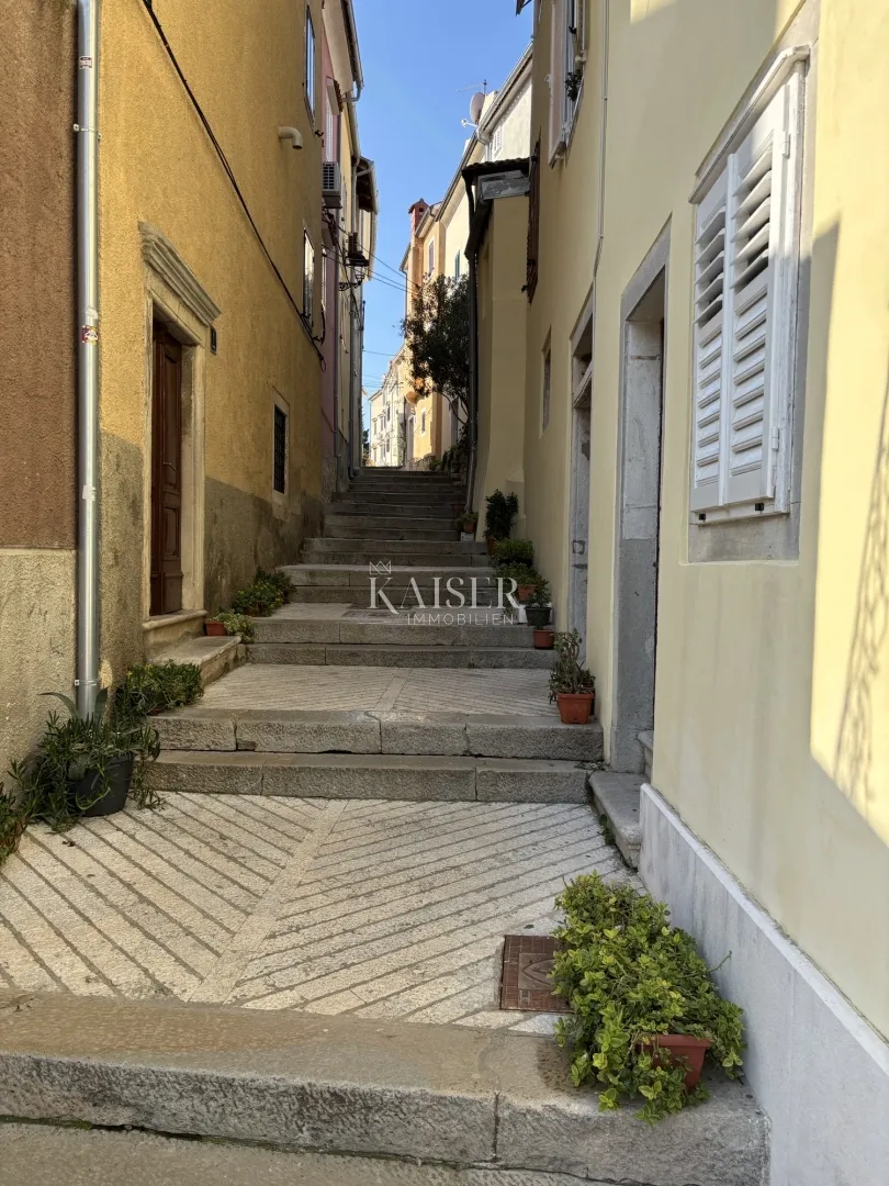 cres, stan 54m2 - strogi centar, nekoliko koraka od rive - slika 2