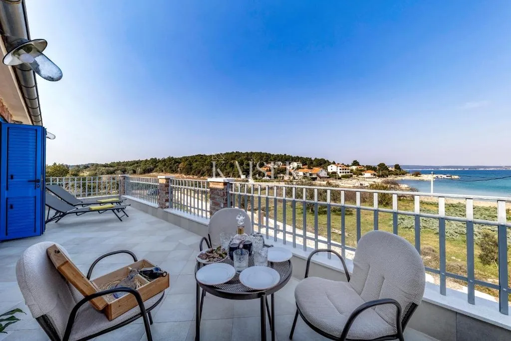 autentična kamena vila s bazenom, samo 30 metara od mora, otok pašman – ždrelac - slika 2