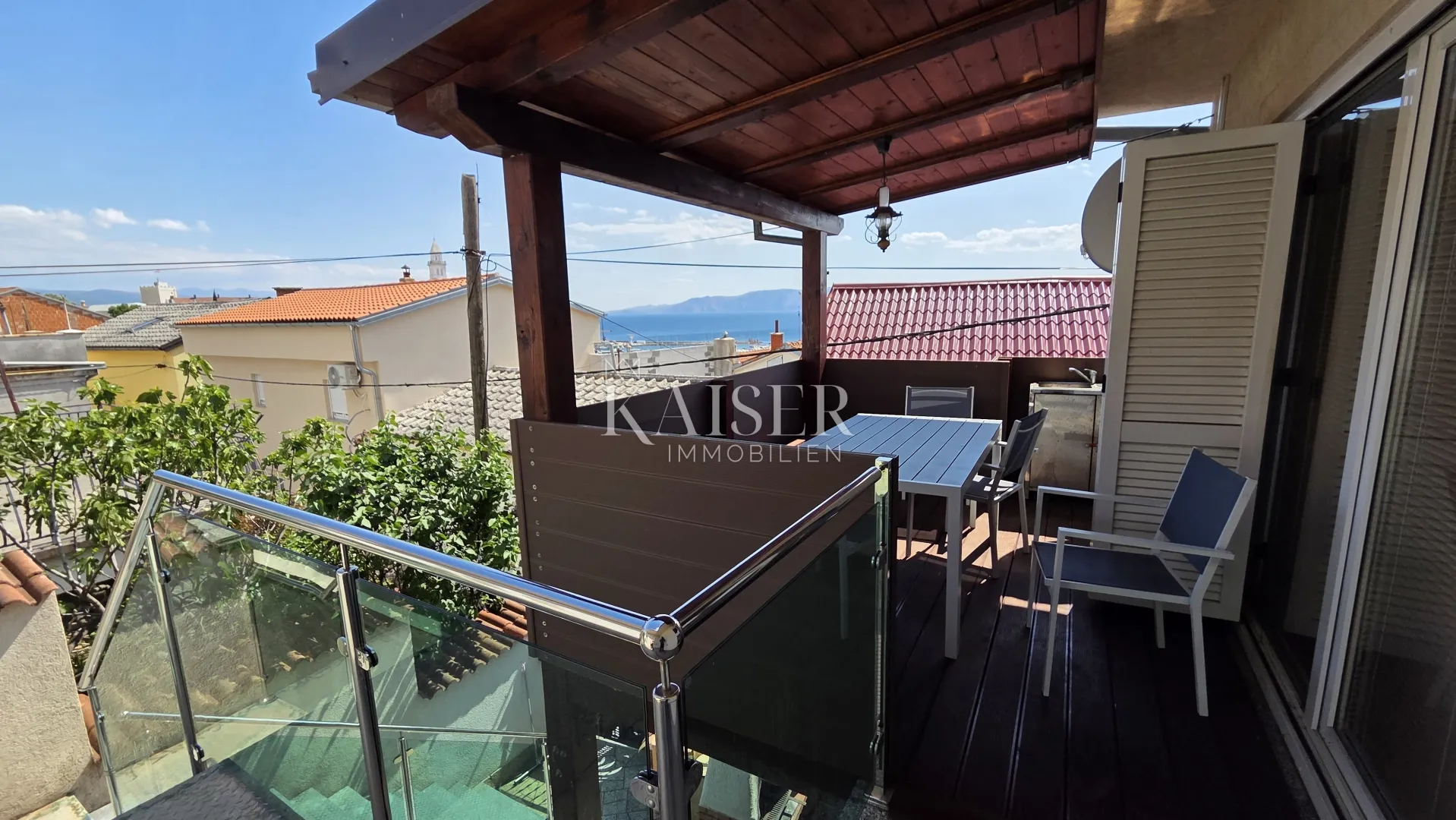 novi vinodolski - kuća sa dva stana i okućnicom na mirnoj lokaciji - slika 21