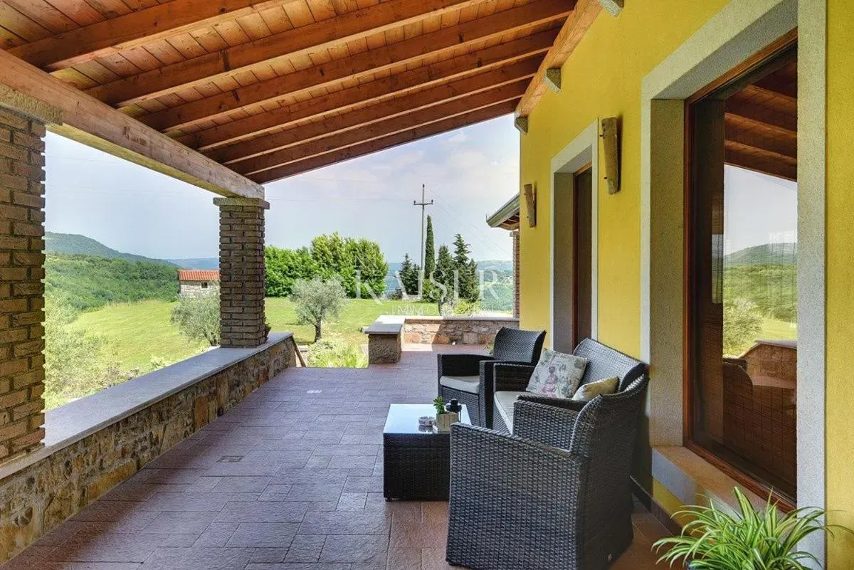 istra, pazin okolica - kuća 270m2 sa bazenom i prekrasnom okućnicom - slika 33