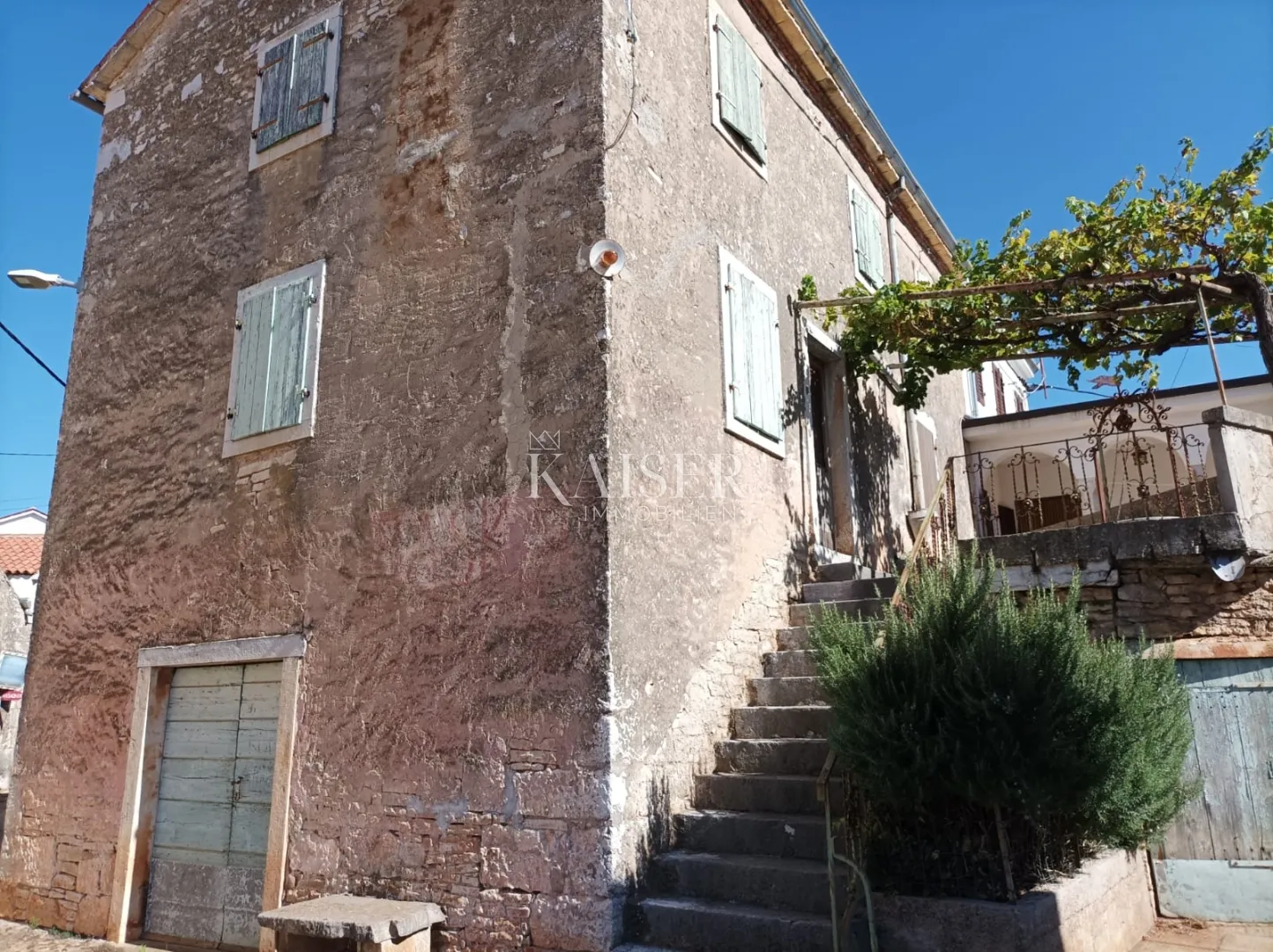 Istra - Višnjan, dvije starine s vrtom - Baškoti, Višnjan