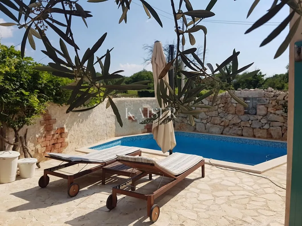 Otok Krk, Malinska- kamena kuća 120m2 s bazenom - Malinska, Malinska-Dubašnica